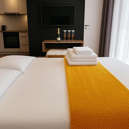 Miodowy Apartament Z Balkonem, Hustawka, Garazem I Faktura 제수프 외부 사진